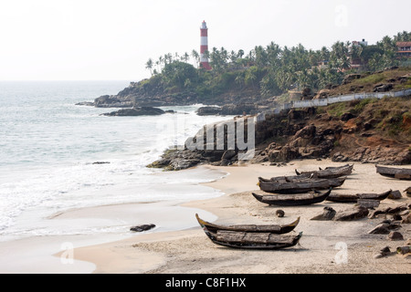 Des bateaux de pêche, plage de Kovalam, Trivandrum, Kerala, Inde Banque D'Images