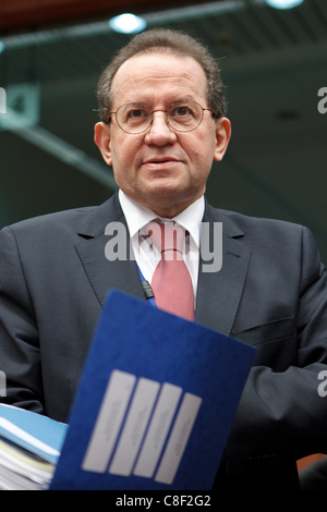 21.10.2011 - Vice-président de la Banque centrale européenne, Vitor Constancio, photographié à la réunion de l'Eurogroupe des ministres des finances de la zone euro à Bruxelles. photo : Banque D'Images