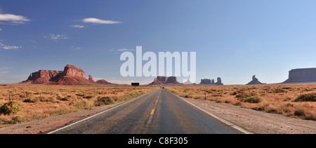 L'Autoroute, 163, Monument Valley, du Plateau du Colorado, Utah, USA, United States, Amérique du Nord, route, longue Banque D'Images