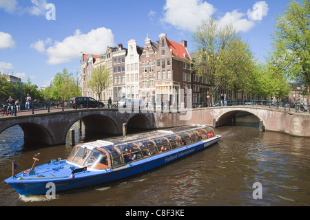 Bateau de croisière sur le Keizersgracht, Amsterdam, Pays-Bas Banque D'Images