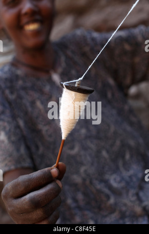 La filature du coton, Lalibela, Ethiopie, Wollo Banque D'Images