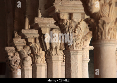 Capitales du cloître de la cathédrale Saint Sauveur, Aix en Provence, Bouches du Rhône, France Banque D'Images