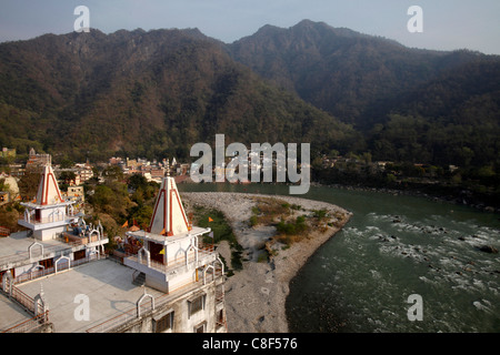Temple de Lakshman donnant sur le Gange à Rishikesh, Uttarakhand, Inde Banque D'Images
