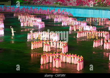 Danseuses à la Airand, festival des jeux de masse à Pyongyang, en Corée du Nord Banque D'Images