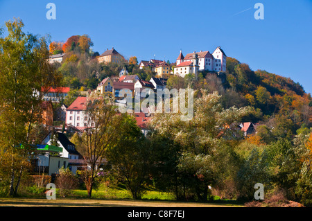 Dans l'écran bavaroises château Suisse franconienne, Franconia, Bavaria, Germany. L'Europe Banque D'Images