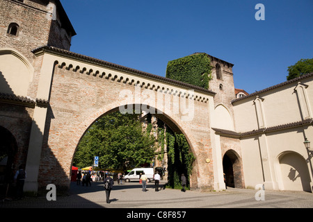 Sendlinger Tor, l'une des portes historiques de la ville datant du Moyen Age, dans le centre de Munich, Bavière, Allemagne Banque D'Images