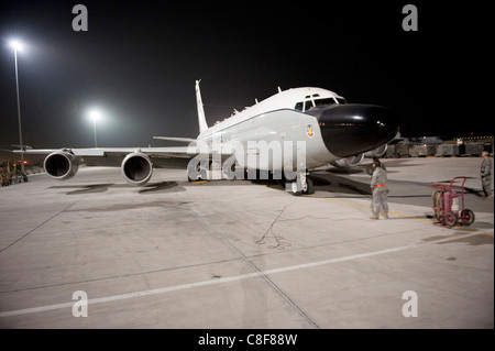 RC-135V/W Mixte Rivet Le 7 octobre 2009, à une base aérienne en Asie du Sud-Ouest Banque D'Images