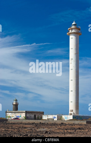 La nouvelle et l'ancienne Faro de Pechiguera phares, Playa Blanca, Lanzarote, îles Canaries, Espagne Banque D'Images