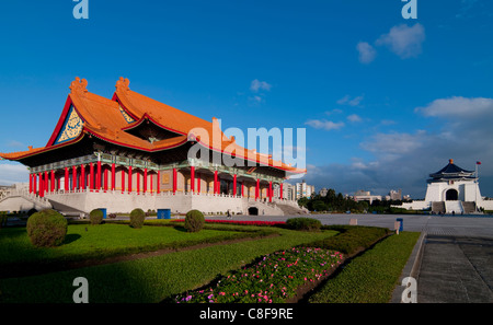 Chiang Kai Shek Memorial Hall et National Concert Hall, Liberty Square, Taipei, Taiwan Banque D'Images