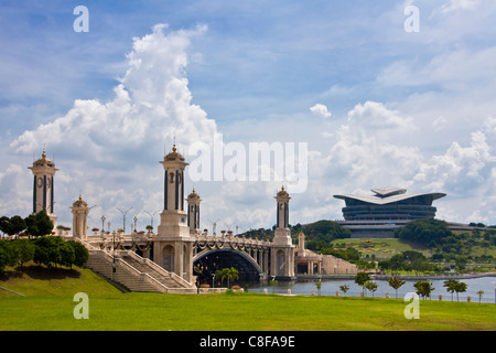 La Malaisie, Asie, proche, Proche, Kuala Lumpur, Putrajaya, Golden Bridge, pont, centre de convention, bâtiment, construction, parc, ar Banque D'Images