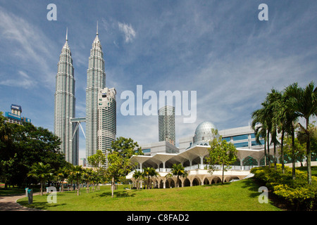 La Malaisie, Asie, Kuala Lumpur, ville, ville, Petronas Towers, architecture, Moulder, parc, Parc, de palmiers Banque D'Images