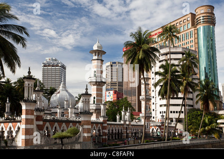La Malaisie, Asie, Kuala Lumpur, ville, ville, ville, pâtés de maisons, immeubles de grande hauteur, la mosquée Jamek Masjid, mosquée, palms Banque D'Images