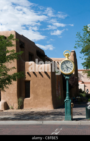 New Mexico Museum of Art à Santa Fe New Mexico USA Amérique du Nord avec l'horloge Banque D'Images