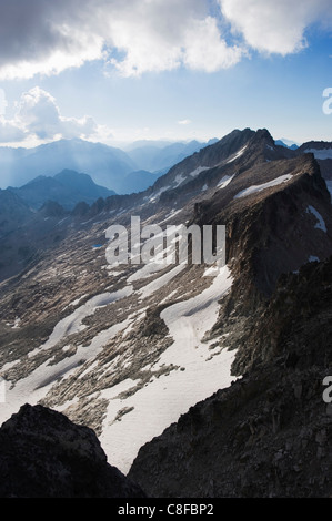 Vue depuis le pic de l'Aneto, à 3404m le plus haut sommet dans les Pyrénées, Espagne Banque D'Images