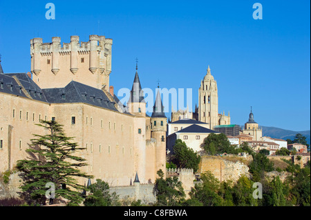 Le château de style gothique et Segovia Segovia Cathedral construit en 1577, l'UNESCO World Heritage Site, Segovia, Madrid, Espagne Banque D'Images