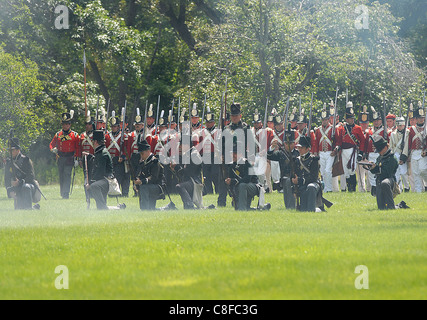 Photo de la siège de Fort Érié, reconstitution Samedi, Août 9/2008 une bataille de la guerre de 1812, les soldats britanniques le feu sur l'Ame Banque D'Images