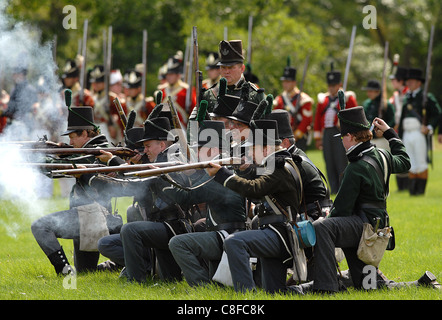 Photo de la siège de Fort Érié, reconstitution Samedi, Août 9/2008 une bataille de la guerre de 1812, les soldats britanniques le feu sur l'Ame Banque D'Images