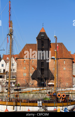 La grue (Polonais : Zuraw), vue du port de plaisance dans la ville de Gdansk, Pologne Banque D'Images