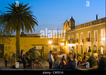 Scène de rue la nuit, Oaxaca, État de Oaxaca, Mexique Banque D'Images