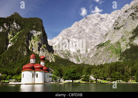 Église Saint Bartholomae et la face est du Watzmann, Koenigssee, Berchtesgadener Land, Bavière, Allemagne Banque D'Images
