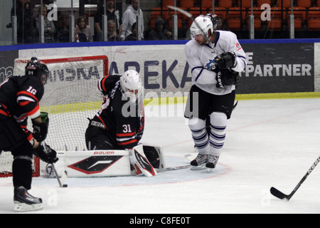 Peter Forsberg jouant un jeu de bienfaisance pour l'équipe de brise-glace. Les brise-glace se compose de membres et d'anciens joueurs de la LNH Banque D'Images