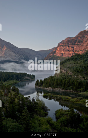 L'aube à Swiftcurrent Creek, Glacier National Park, Montana, United States of America Banque D'Images