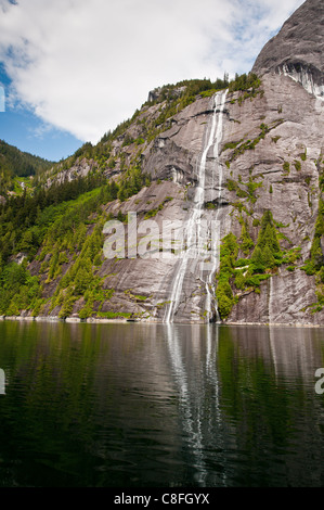 Walker Cove de Misty Fjords National Monument Wilderness Area, sud-est de l'Alaska, l'Alaska, États-Unis d'Amérique Banque D'Images