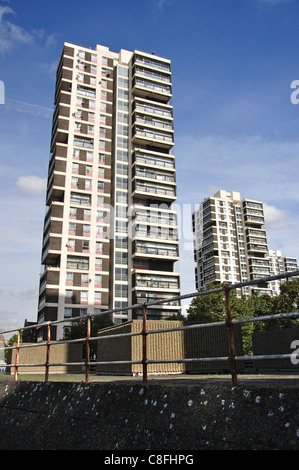 Les bâtiments de grande hauteur sur Wyndham & Estate Comber, Camberwell, London Borough of Southwark, Londres, Angleterre, Royaume-Uni Banque D'Images