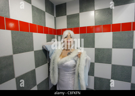 Jeune israélienne cosplayeuse en tenue de cosplay à la science-fiction et fantasy festival à Tel Aviv, Israël Banque D'Images