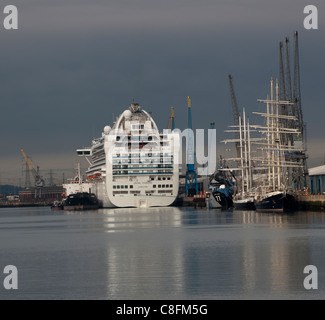 Le Grand Princess amarré au quai, nouveau Port de Southampton, Southampton, Hampshire, Emgland, Royaume-Uni. Banque D'Images