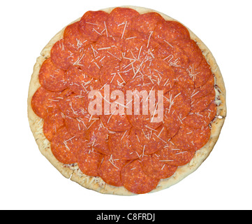 Un grand cru de la pizza au pepperoni sur fond blanc Banque D'Images