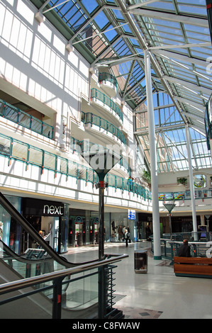 Vue de l'intérieur du centre commercial Harlequin, l'Arlequin, Watford, Hertfordshire, Angleterre, Royaume-Uni Banque D'Images