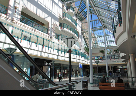 Vue de l'intérieur du centre commercial Harlequin, l'Arlequin, Watford, Hertfordshire, Angleterre, Royaume-Uni Banque D'Images