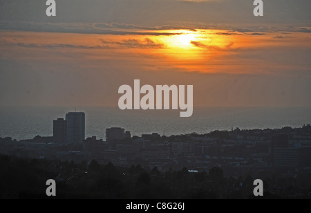 Le soleil se couche sur Brighton city centre aujourd'hui après une autre journée d'octobre chaud 23 Octobre 2011 Banque D'Images