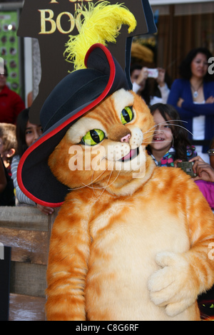 Le Chat botté le chat botté. LOS ANGELES PREMIERE LOS ANGELES CALIFORNIA USA 23 Octobre 2011 Banque D'Images