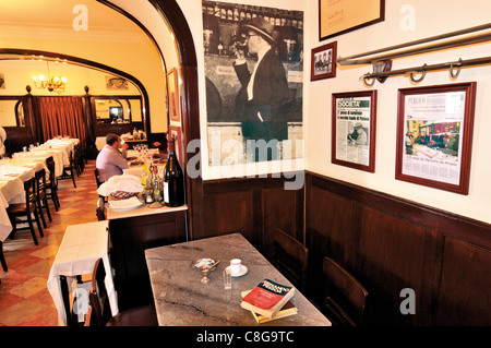 Portugal, Lisbonne : légendaire lieu préféré de la poète Fernando Pessoa dans le café Martinho da Arcada Banque D'Images