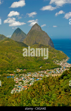 Les Pitons, Site du patrimoine mondial de l'UNESCO, la Soufrière, Sainte-Lucie, îles du Vent, Antilles, Caraïbes, Amérique Centrale Banque D'Images