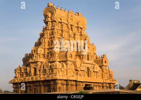 Le Gopuram ornée de Temple Brihadeeswarar (Grand Temple) à Thanjavur (Tanjore, UNESCO World Heritage Site, Tamil Nadu, Inde Banque D'Images
