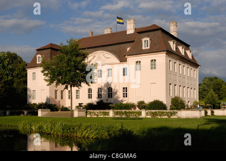 Schloss Branitz château avec un lac en Fuerst Pueckler Park Branitz, près de Cottbus, Lausitz, Brandenburg, Germany, Europe Banque D'Images