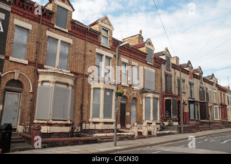 Une ligne de maisons à bord sur Lothair Road, Anfield, Liverpool. Cela fait partie du projet de renouvellement de la région de Rockfield. Août 2011 Banque D'Images