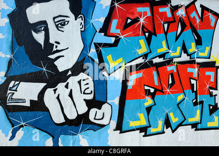 Peinture murale appelée "rester libre" sur le mur de Berlin à l'East Side Gallery à Berlin, Germany, Europe Banque D'Images