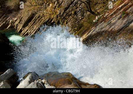 Gole della Breggia, Suisse, Europe, canton du Tessin, Gulch, ruisseau, cascade, rock, falaise, la puissance de l'eau, goutte d'eau Banque D'Images