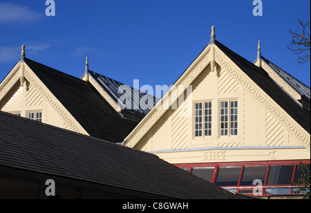 L'avant-toits en bois de l'ancienne gare à Richmond, North Yorkshire, Angleterre Banque D'Images