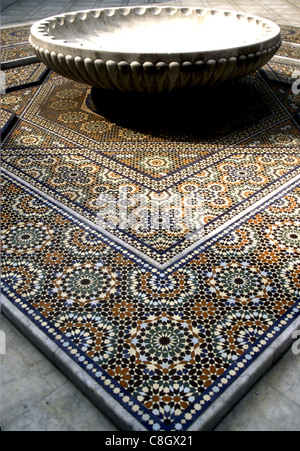 Vue intérieure sur les éléments de la cour de la Grande Mosque de Paris, située dans le 5ème arrondissement. Construit en 1926, France. Banque D'Images