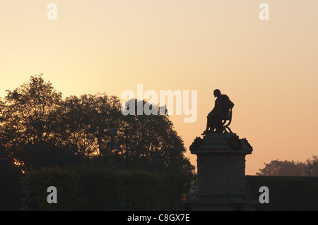 Gower Memorial à l'aube, Stratford-upon-Avon, Royaume-Uni Banque D'Images