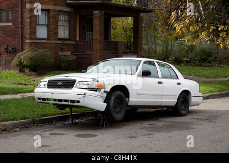 Voiture abandonnée côté ouest de Detroit Michigan USA Banque D'Images