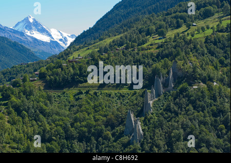 La Suisse, Europe, Italie, Val d'Hérens, bois, arbre, forêt, tourisme, Pyramides d'Of Euseigne, pyramids of Euseigne, montagne, mont Banque D'Images