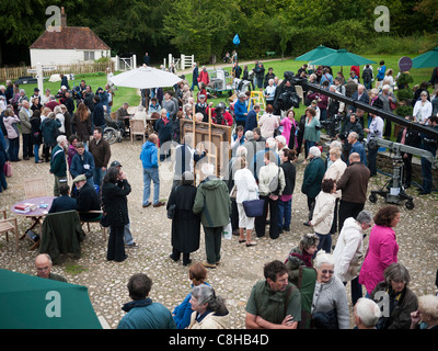 Tournage de l'émission de télévision de la BBC l'Antique Roadshow au Weald et Downland Open Air Museum, Chichester, West Sussex UK Banque D'Images