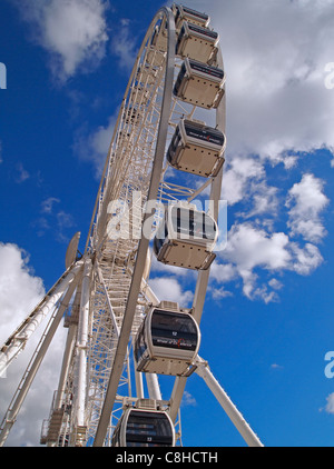 La roue de Brighton - aussi connu sous le nom de "la roue de l'excellence" - une nouvelle attraction sur le front de mer de Brighton Banque D'Images