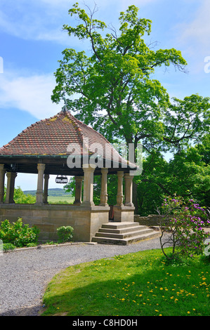 Château Czocha est situé dans la rivière Kwisa Lesna en Pologne Banque D'Images